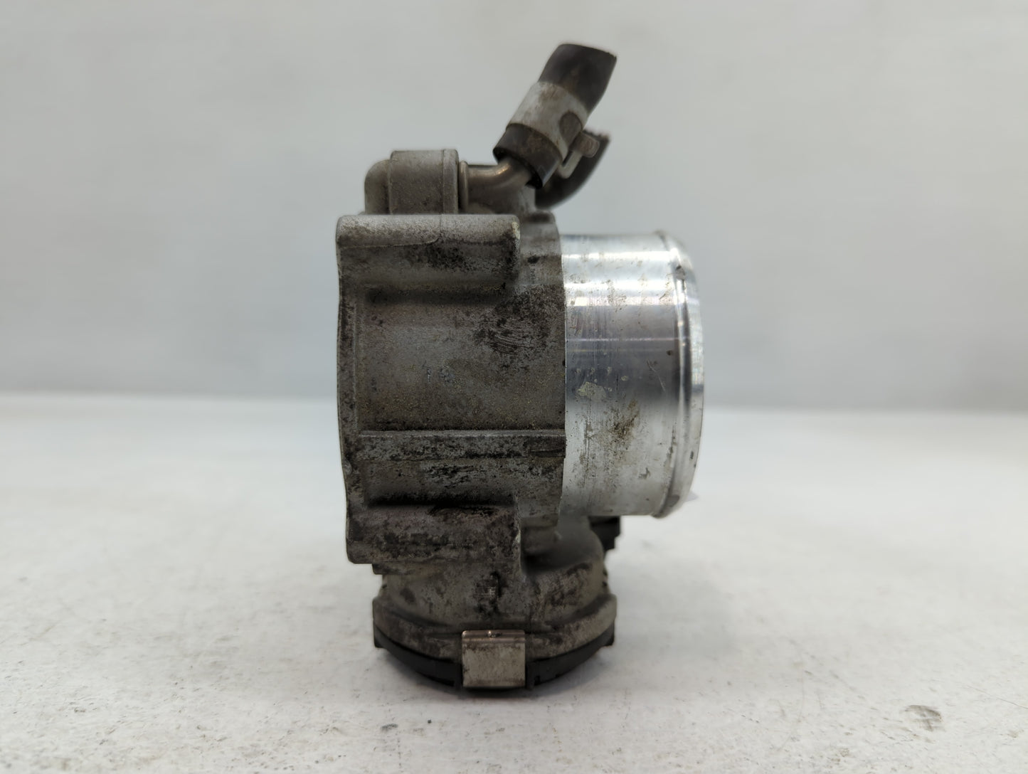 2015-2019 Hyundai Sonata Throttle Body P/N:35100-2G610 Fits Fits 2015 2016 2017 2018 2019 2020 2021 OEM Used Auto Parts - Oe