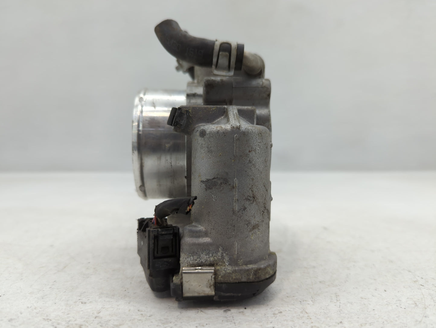2015-2019 Hyundai Sonata Throttle Body P/N:35100-2G610 Fits Fits 2015 2016 2017 2018 2019 2020 2021 OEM Used Auto Parts - Oe