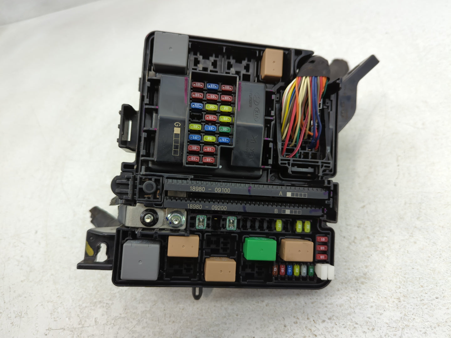 2018-2019 Hyundai Sonata Fusebox Fuse Box Panel Relay Module P/N:VS912A0C2070LA Fits Fits 2018 2019 OEM Used Auto Parts - Oe