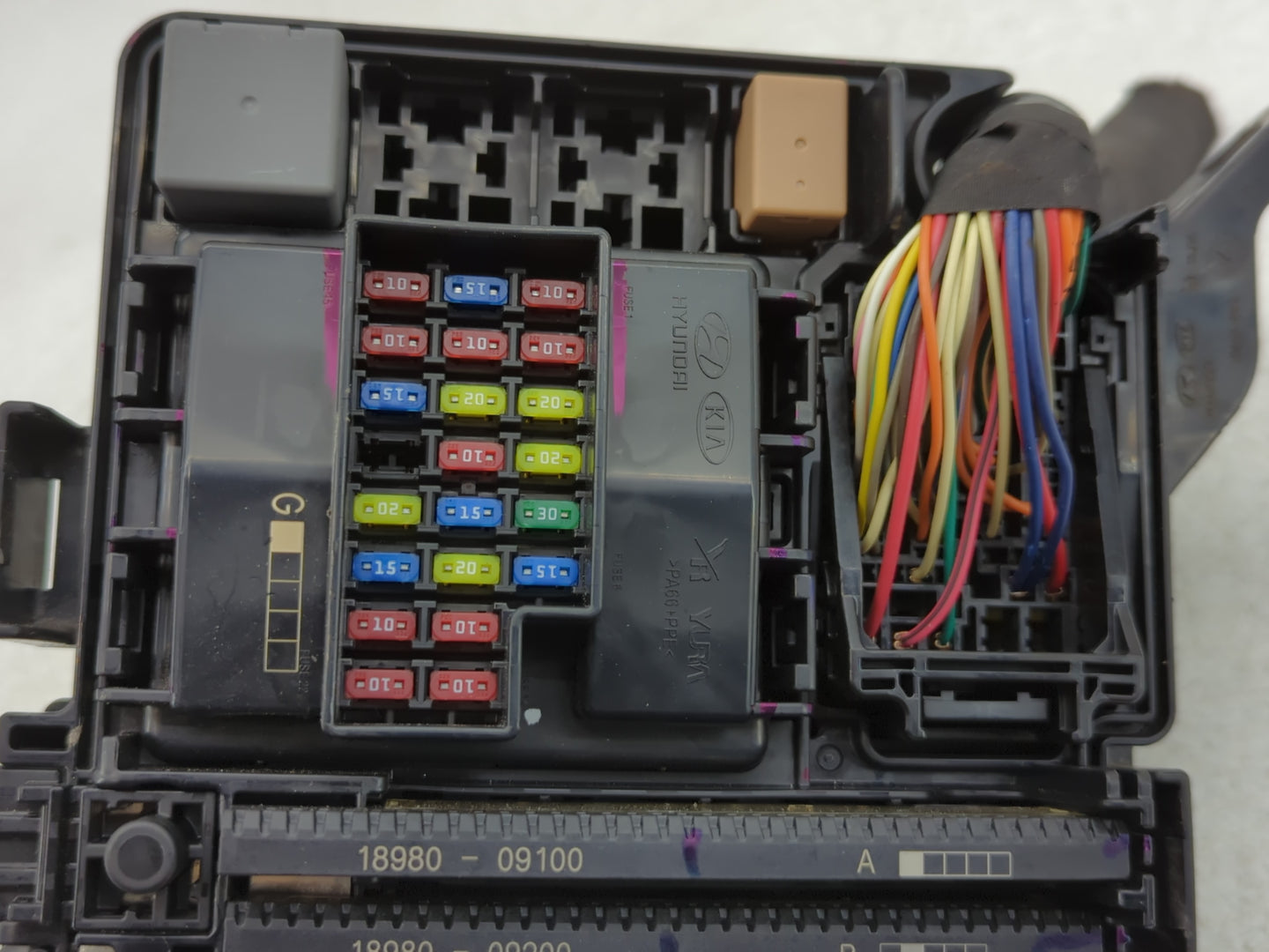 2018-2019 Hyundai Sonata Fusebox Fuse Box Panel Relay Module P/N:VS912A0C2070LA Fits Fits 2018 2019 OEM Used Auto Parts - Oe