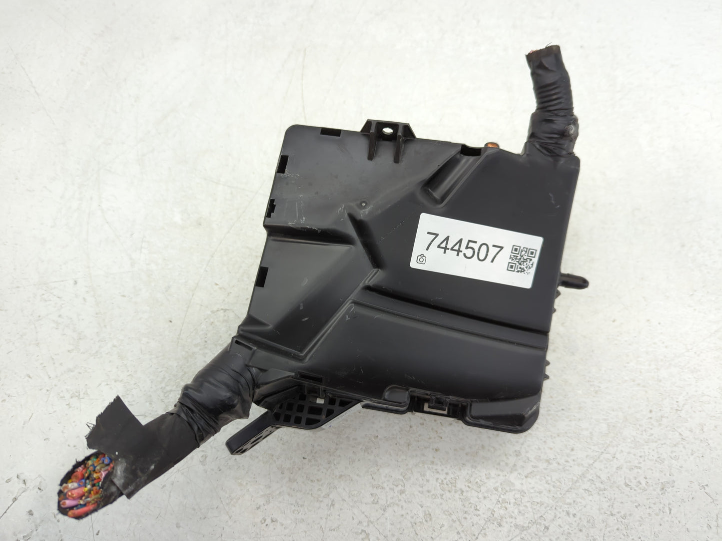 2018-2019 Hyundai Sonata Fusebox Fuse Box Panel Relay Module P/N:VS912A0C2070LA Fits Fits 2018 2019 OEM Used Auto Parts - Oe