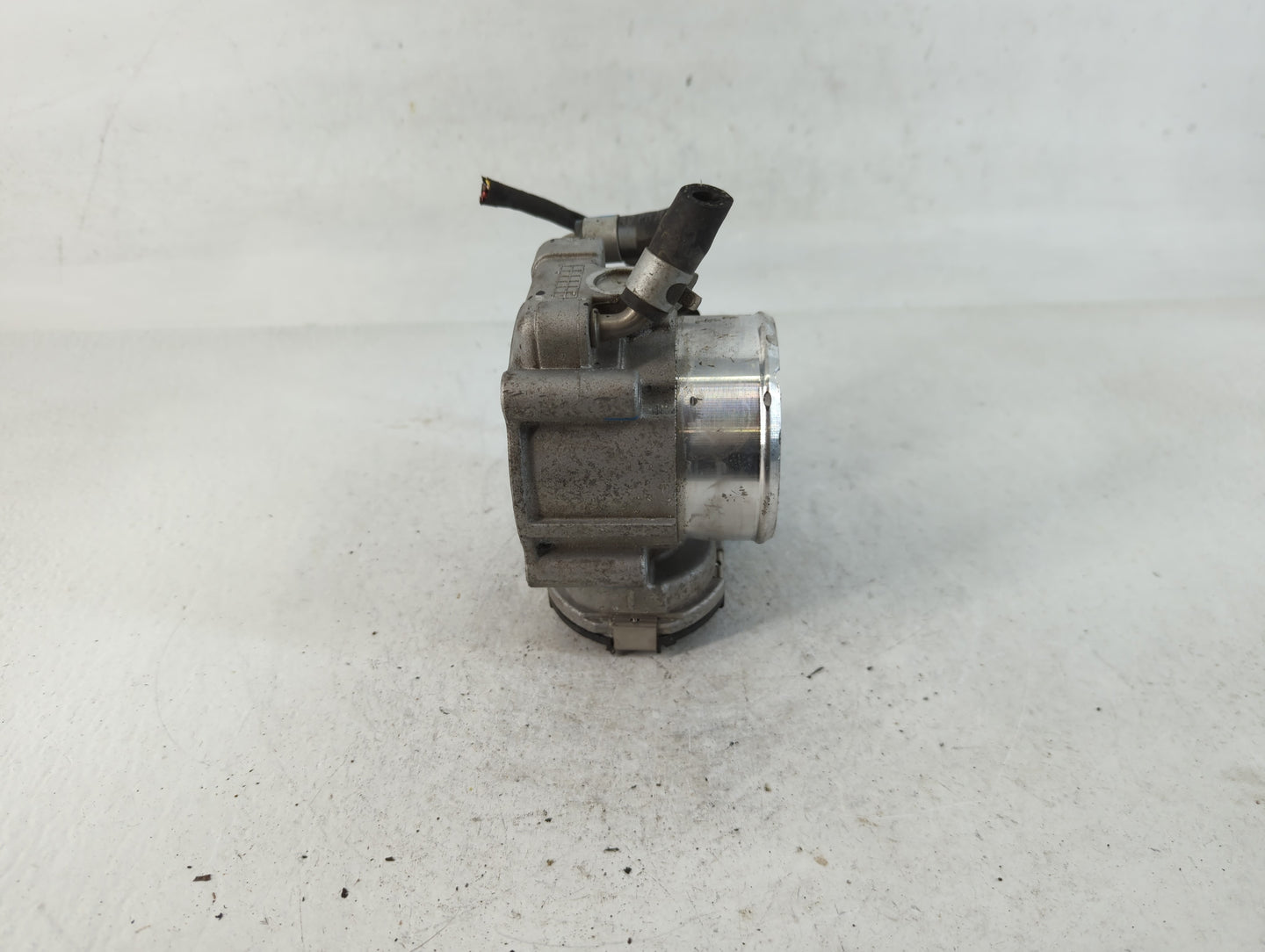 2015-2019 Hyundai Sonata Throttle Body P/N:35100-2G600 Fits Fits 2015 2016 2017 2018 2019 2020 2021 OEM Used Auto Parts - Oe