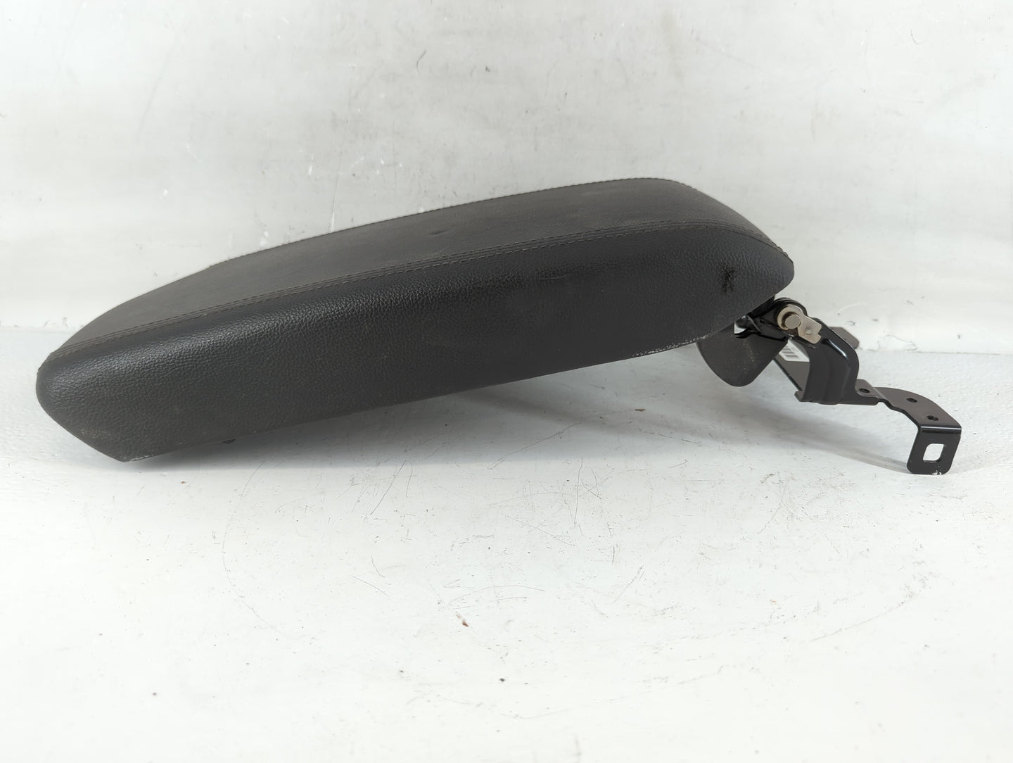 2018 Hyundai Sonata Center Console Armrest Cover Lid Fits OEM Used Auto Parts - Oemusedautoparts1.com