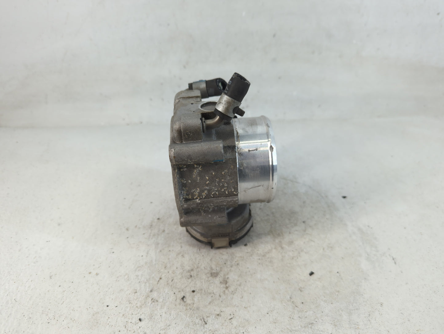 2015-2019 Hyundai Sonata Throttle Body P/N:35100-2G600 Fits Fits 2015 2016 2017 2018 2019 2020 2021 OEM Used Auto Parts - Oe