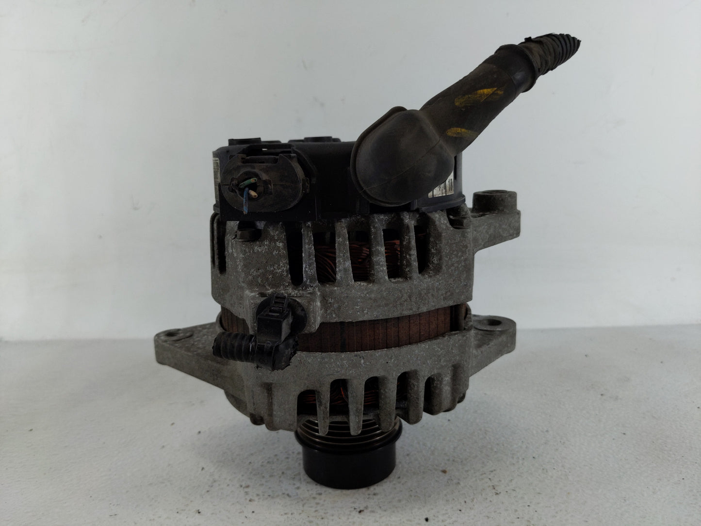 2016-2018 Hyundai Tucson Alternator Replacement Generator Charging Assembly Engine OEM P/N:37300-2B960 Fits OEM Used Auto Pa