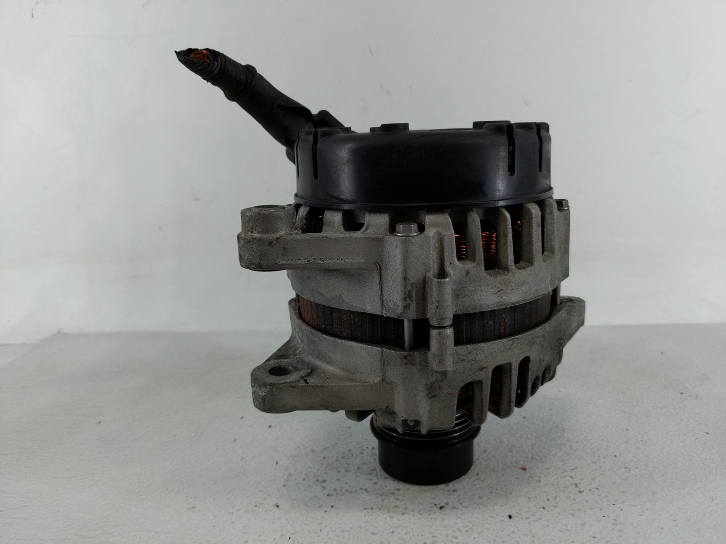 2016-2018 Hyundai Tucson Alternator Replacement Generator Charging Assembly Engine OEM P/N:37300-2B960 Fits OEM Used Auto Pa