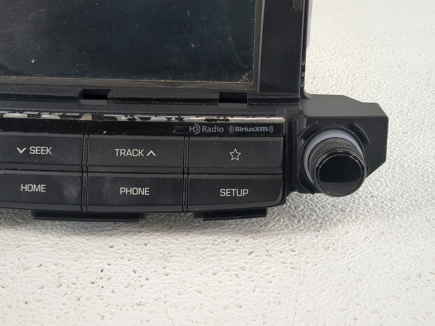 2017-2018 Hyundai Tucson Radio AM FM Cd Player Receiver Replacement P/N:96160-D31004X Fits Fits 2017 2018 OEM Used Auto Part