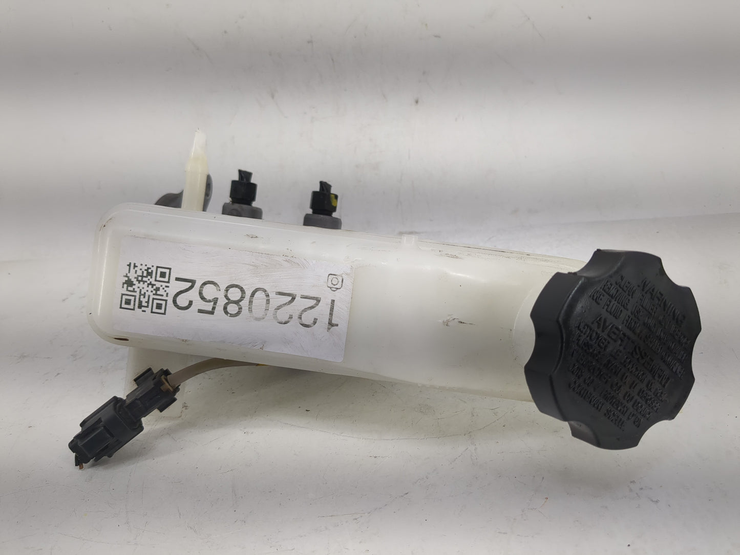 2016-2021 Hyundai Tucson Brake Master Cylinder 1220852 - Oemusedautoparts1.com