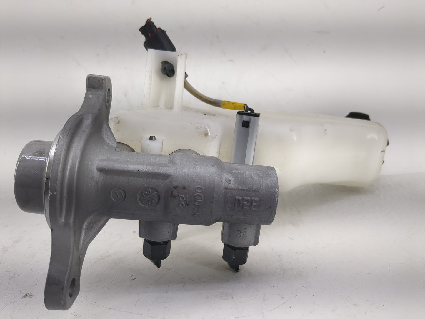 2016-2021 Hyundai Tucson Brake Master Cylinder 1220852 - Oemusedautoparts1.com