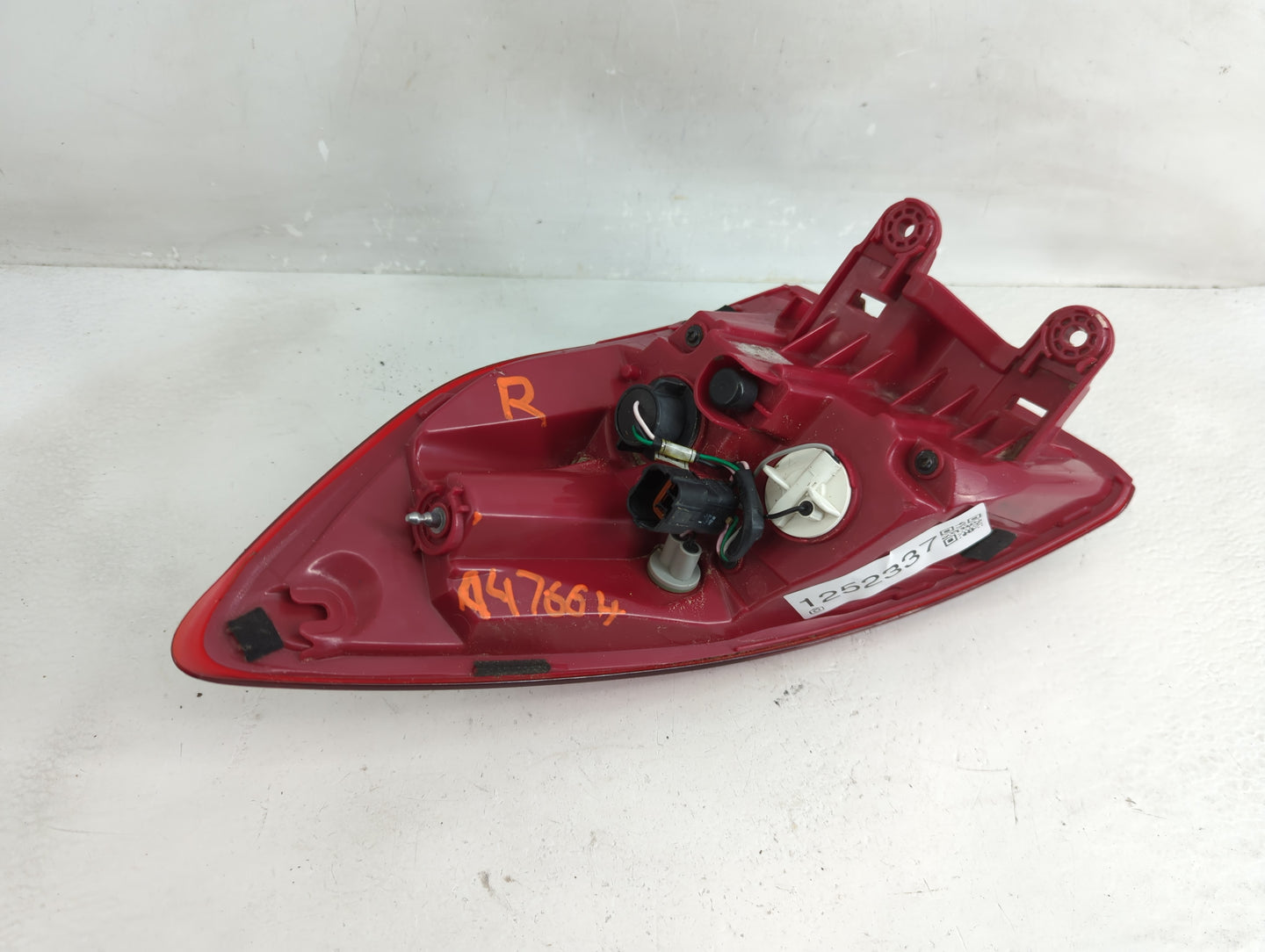 2016-2018 Hyundai Tucson Tail Light Assembly Passenger Right OEM P/N:92402-D30 Fits Fits 2016 2017 2018 OEM Used Auto Parts 