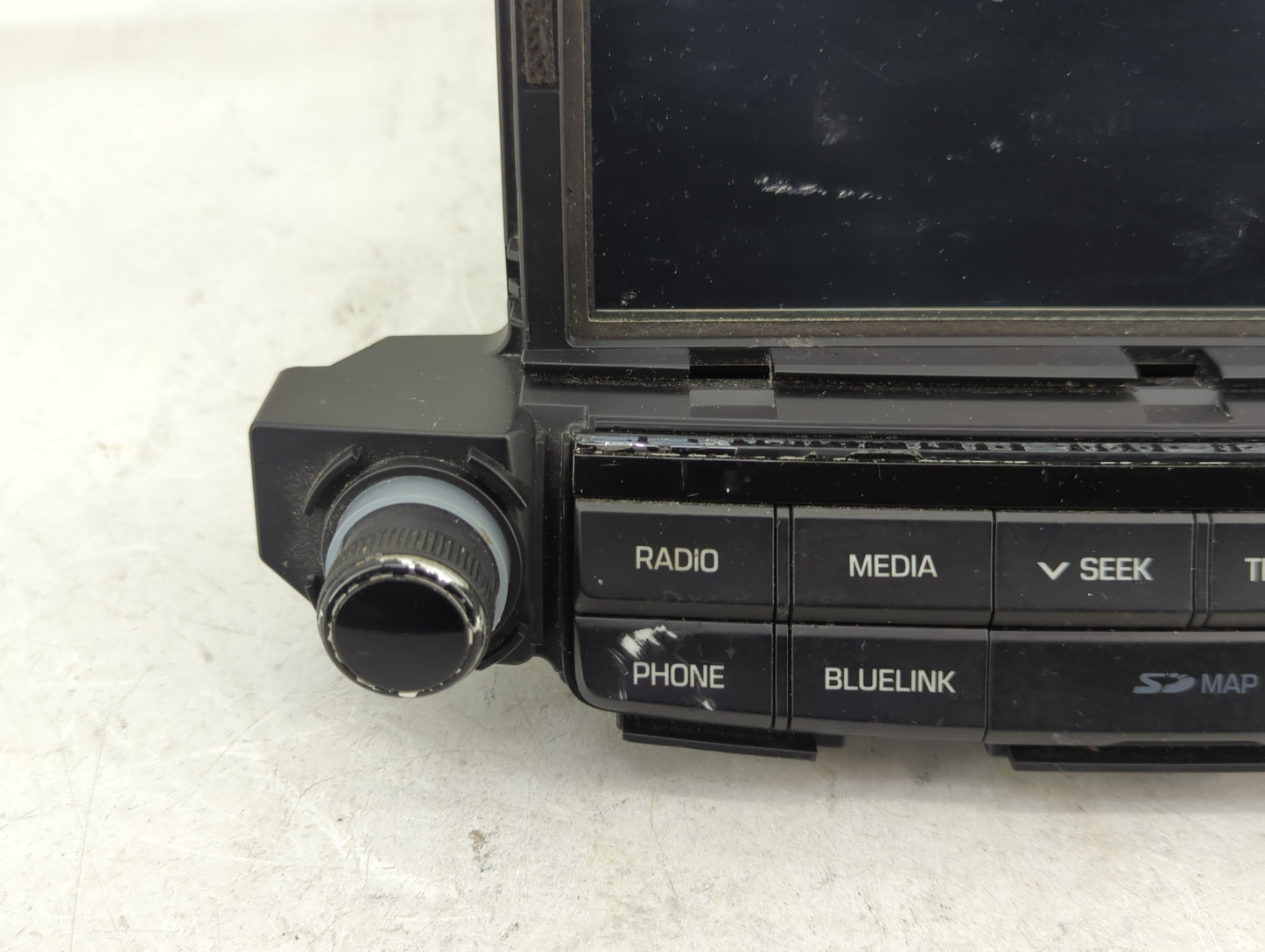 2017-2018 Hyundai Tucson Radio AM FM Cd Player Receiver Replacement P/N:96560-D33304X Fits Fits 2017 2018 OEM Used Auto Part