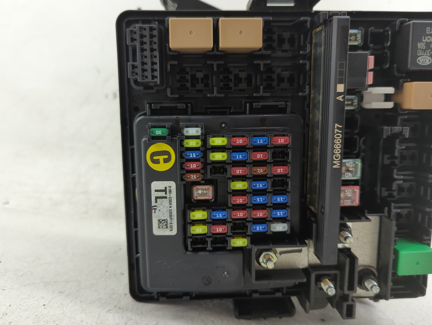 2016-2018 Hyundai Tucson Fusebox Fuse Box Panel Relay Module P/N:91422-D3132 Fits Fits 2016 2017 2018 OEM Used Auto Parts - 