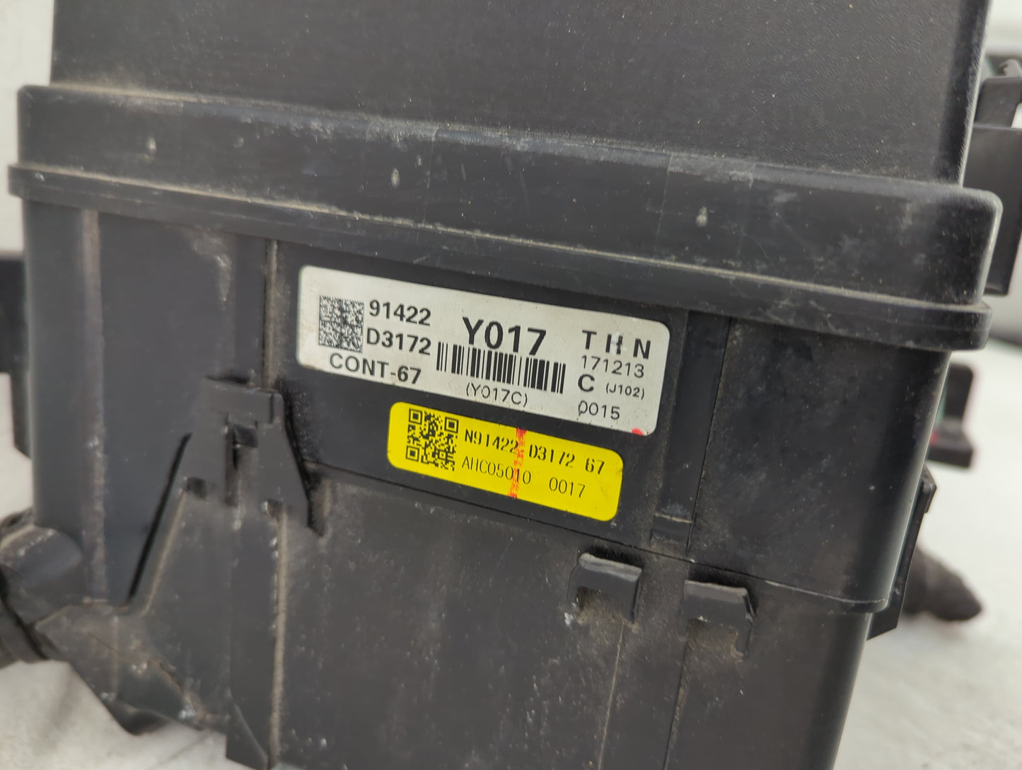 2016-2018 Hyundai Tucson Fusebox Fuse Box Panel Relay Module P/N:91422D3172 Fits Fits 2016 2017 2018 OEM Used Auto Parts - O