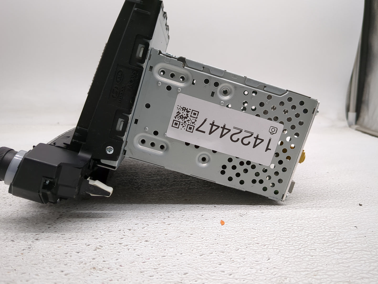 2018 Hyundai Tucson Radio AM FM Cd Player Receiver Replacement P/N:96180-D33004X Fits OEM Used Auto Parts - Oemusedautoparts