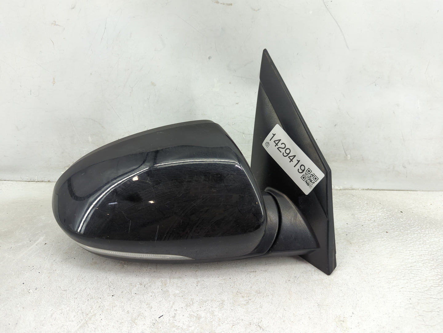2016-2018 Hyundai Tucson Passenger Side View Mirror - Right Door Mirror OEM Used - Oemusedautoparts1.com