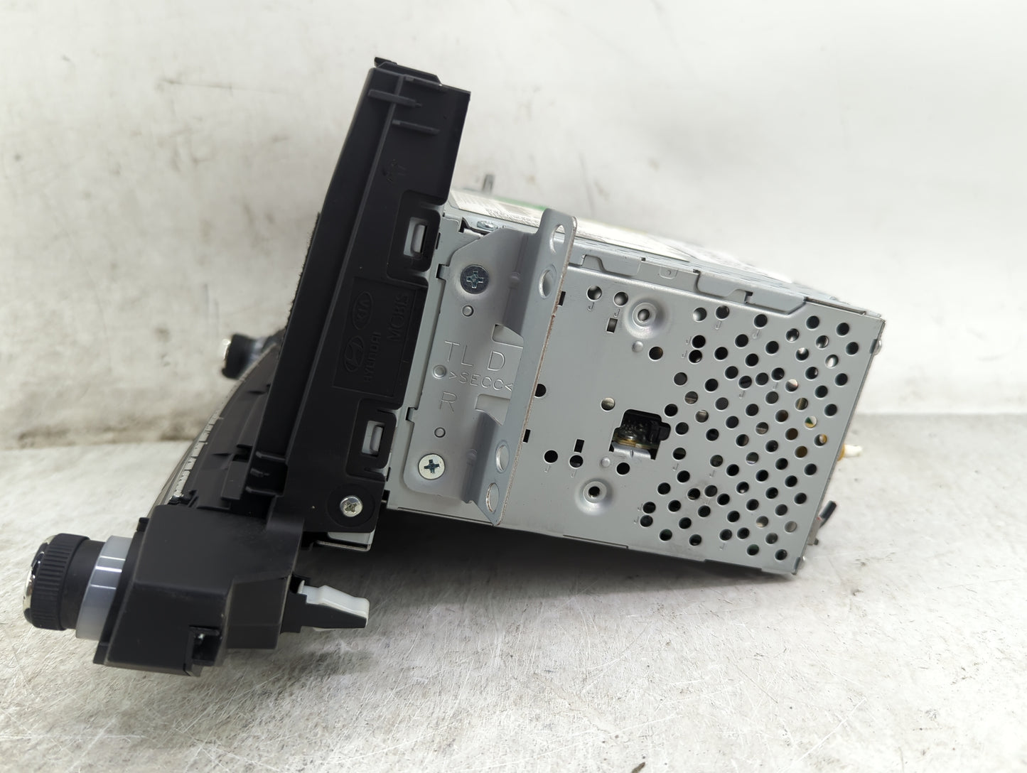 2018 Hyundai Tucson Radio AM FM Cd Player Receiver Replacement P/N:96560-D3350-4X AT1C4203AN Fits OEM Used Auto Parts - Oemu