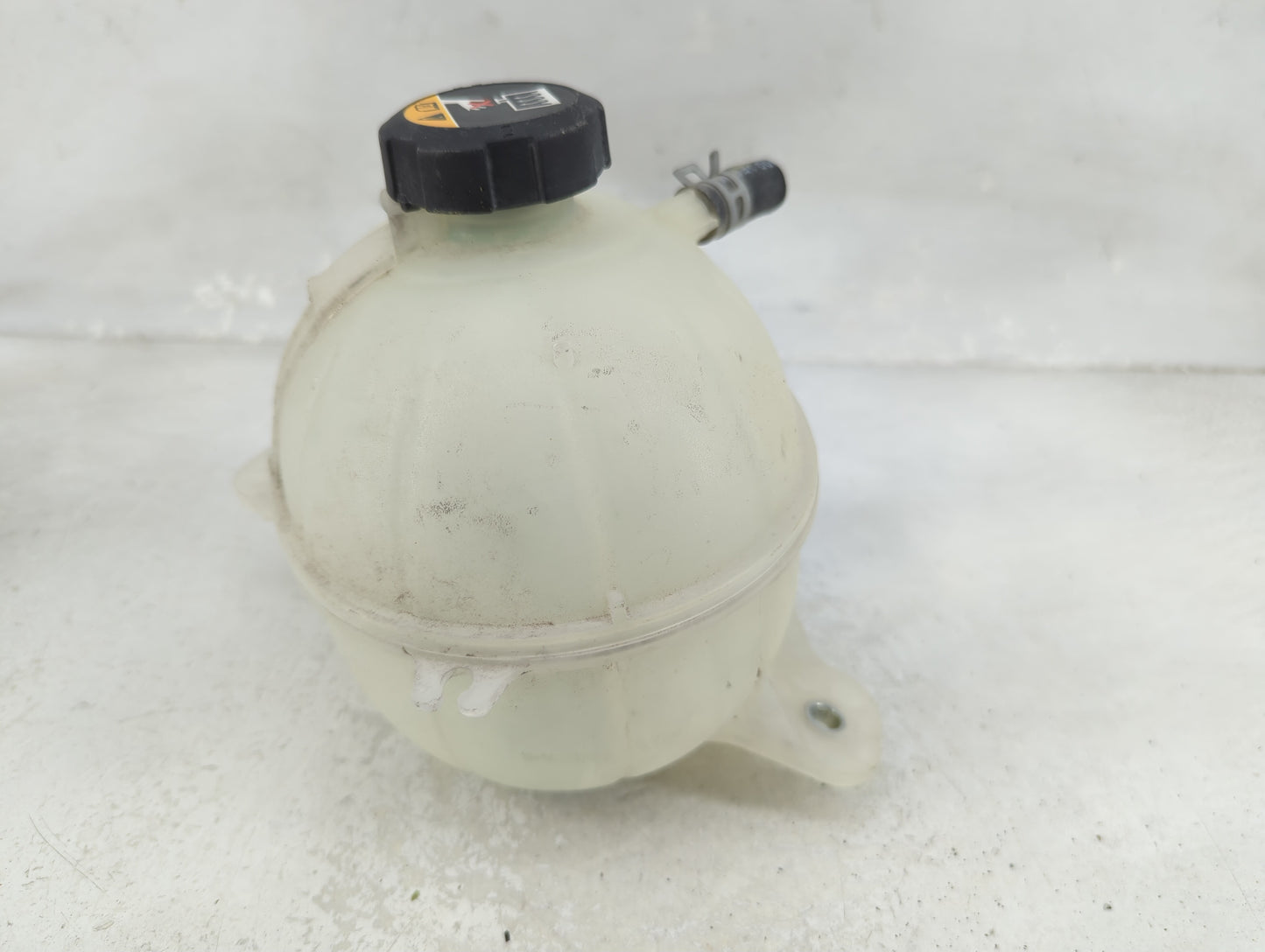 2016-2021 Hyundai Tucson Radiator Coolant Overflow Expansion Tank Bottle 1465706 - Oemusedautoparts1.com