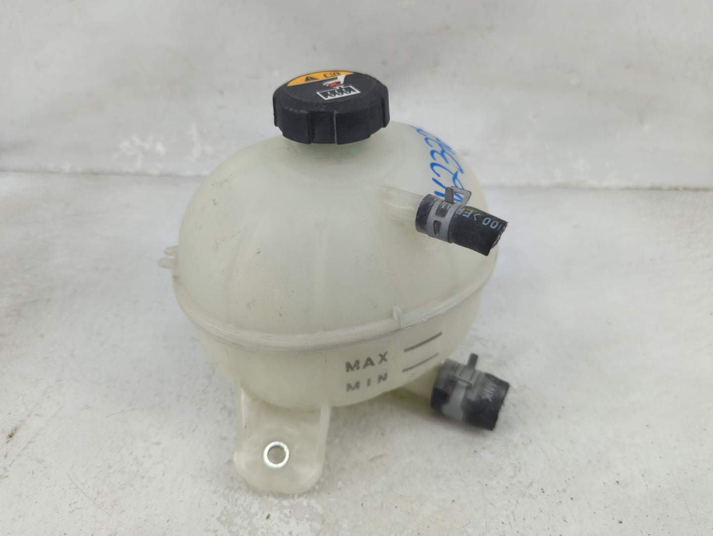 2016-2021 Hyundai Tucson Radiator Coolant Overflow Expansion Tank Bottle 1465706 - Oemusedautoparts1.com