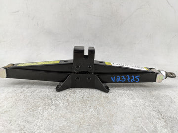 2018 Hyundai Tucson Spare Scissor Car Jack 1480138 - Oemusedautoparts1.com