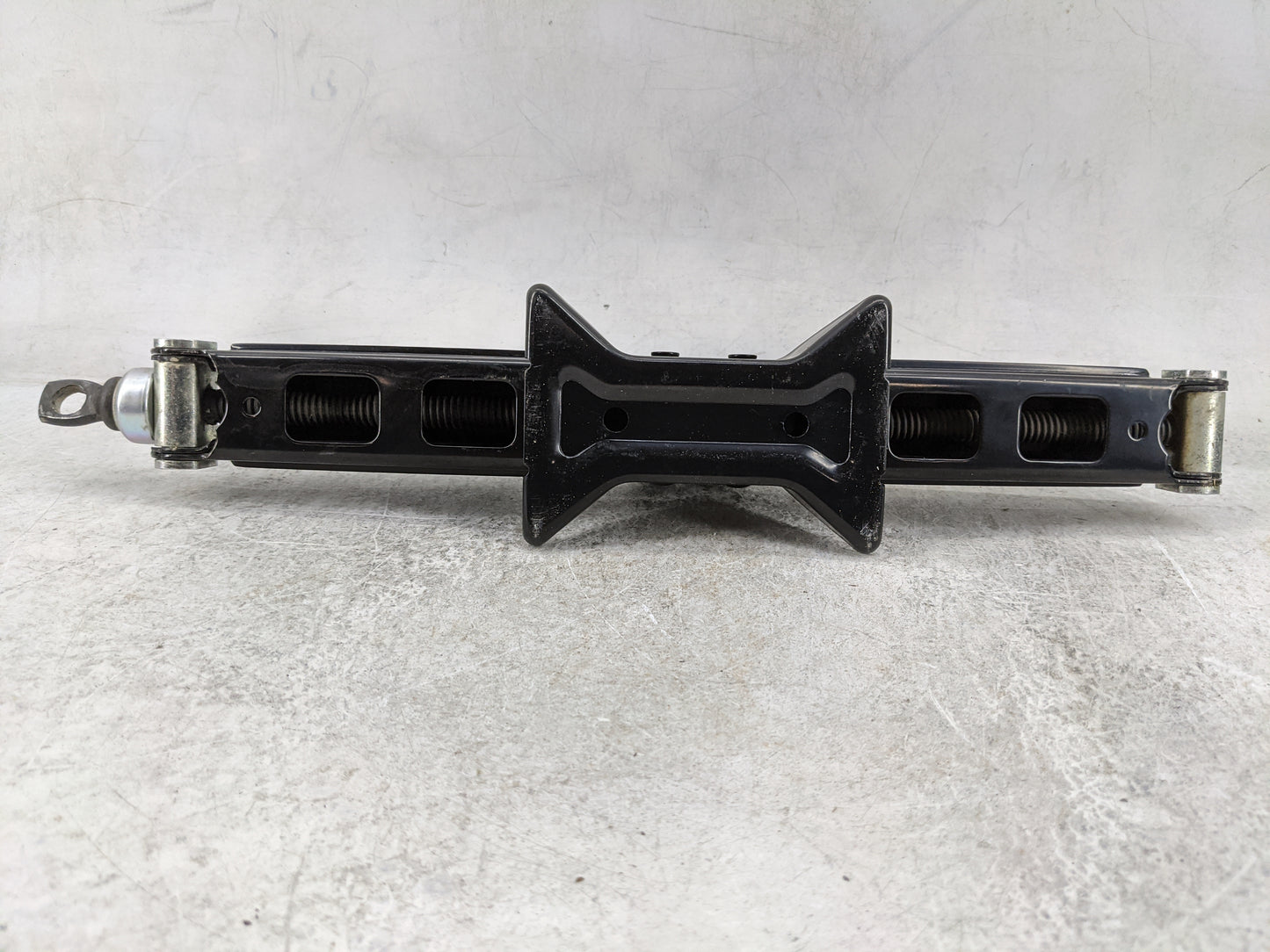 2018 Hyundai Tucson Spare Scissor Car Jack 1480138 - Oemusedautoparts1.com