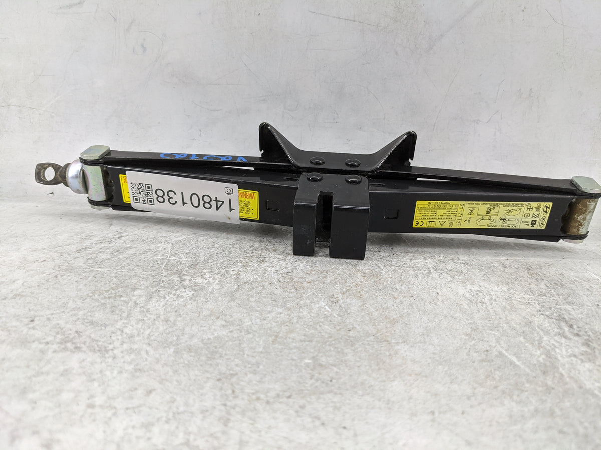 2018 Hyundai Tucson Spare Scissor Car Jack 1480138 - Oemusedautoparts1.com