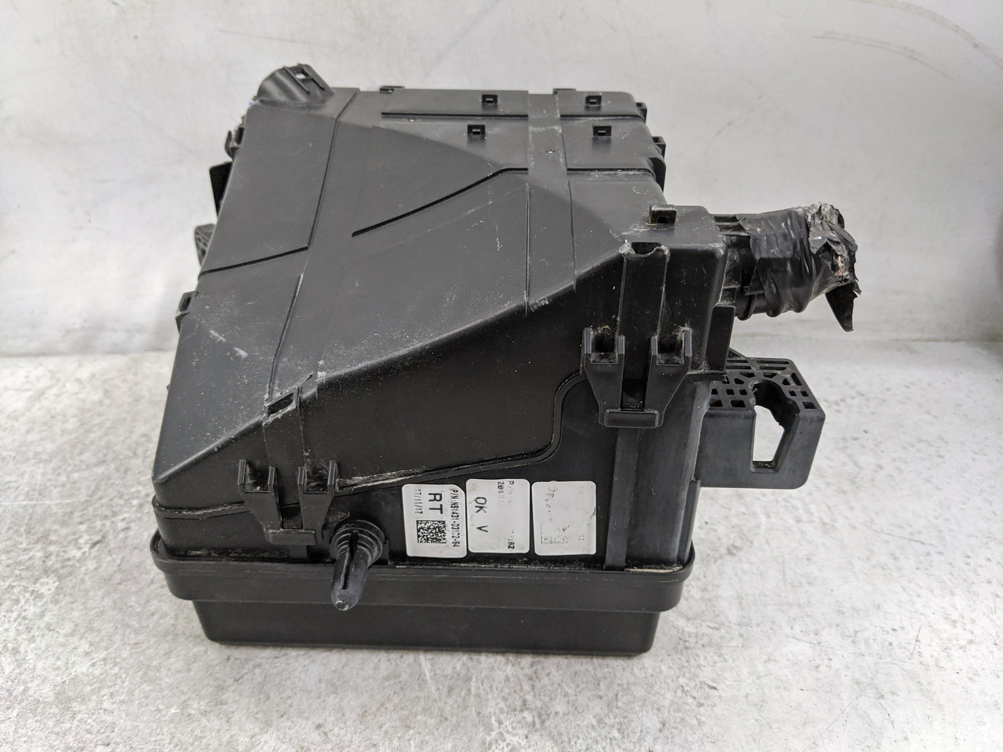2016-2018 Hyundai Tucson Fusebox Fuse Box Panel Relay Module P/N:91941-D3023 91431-D3162 Fits Fits 2016 2017 2018 OEM Used A