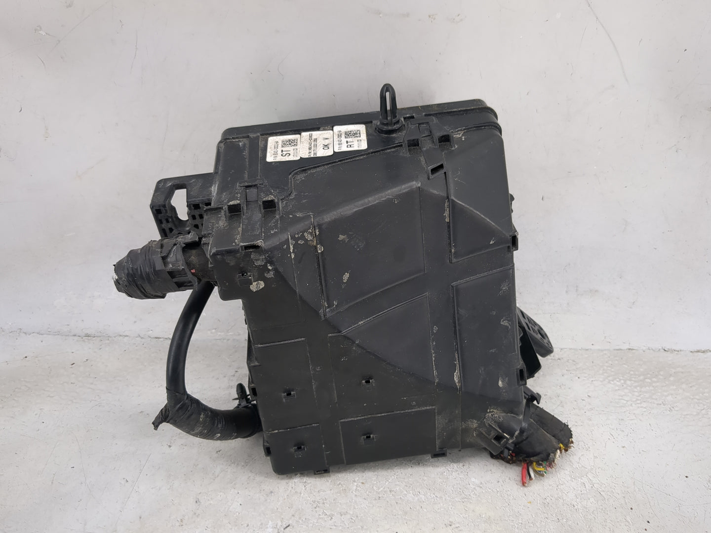 2016-2018 Hyundai Tucson Fusebox Fuse Box Panel Relay Module P/N:91431-D3022-64 N91431-D3022 Fits Fits 2016 2017 2018 OEM Us