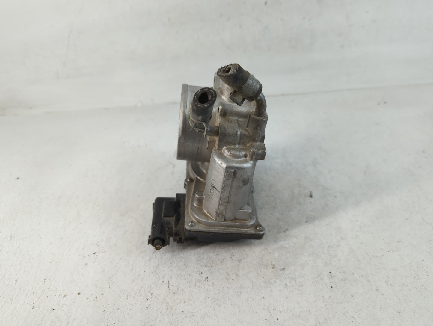 2014-2021 Hyundai Tucson Throttle Body P/N:35100-2E000 Fits Fits 2011 2012 2013 2014 2015 2016 2017 2018 2019 2020 2021 OEM 