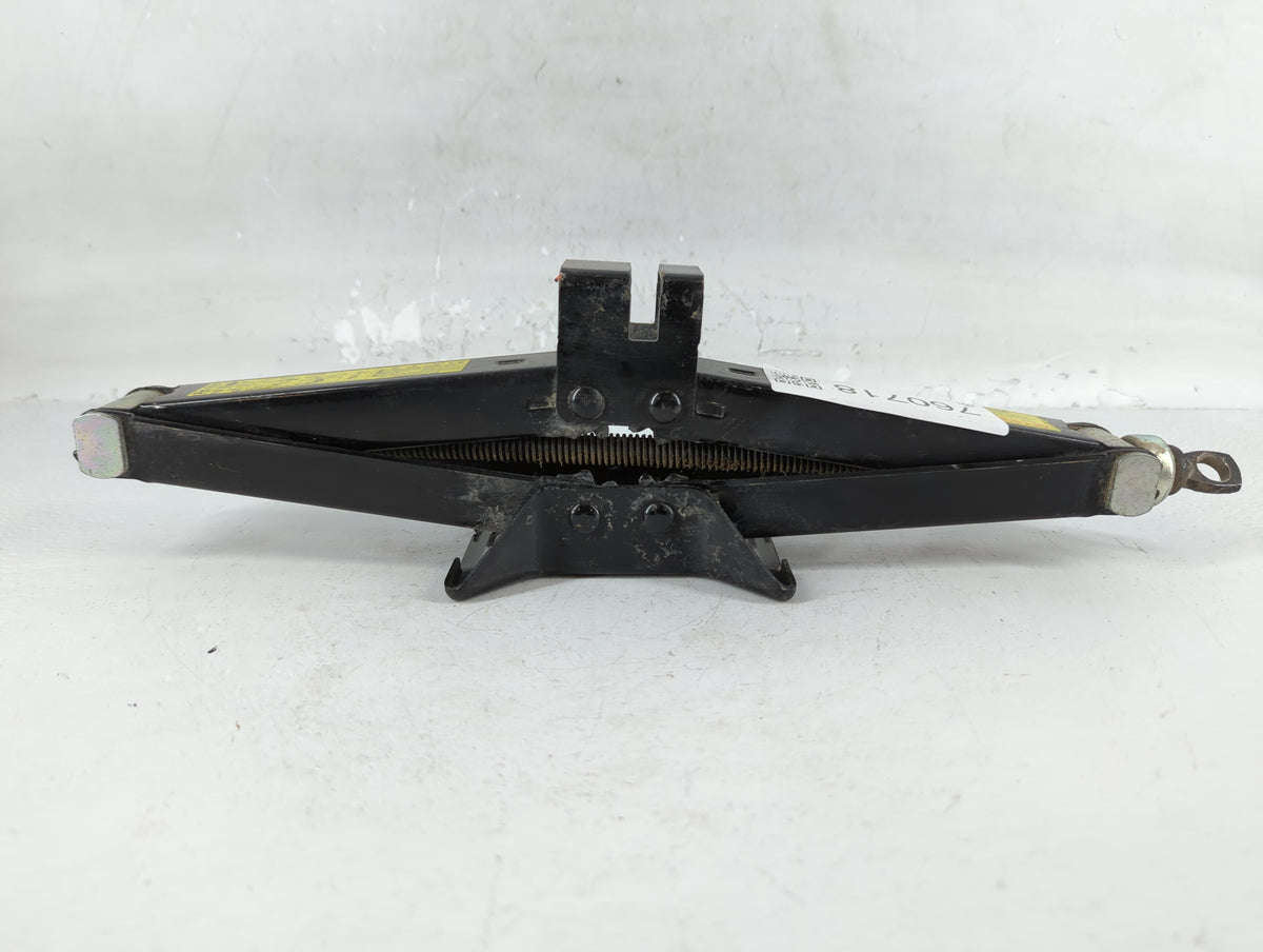 2018 Hyundai Tucson Spare Scissor Car Jack 760718 - Oemusedautoparts1.com