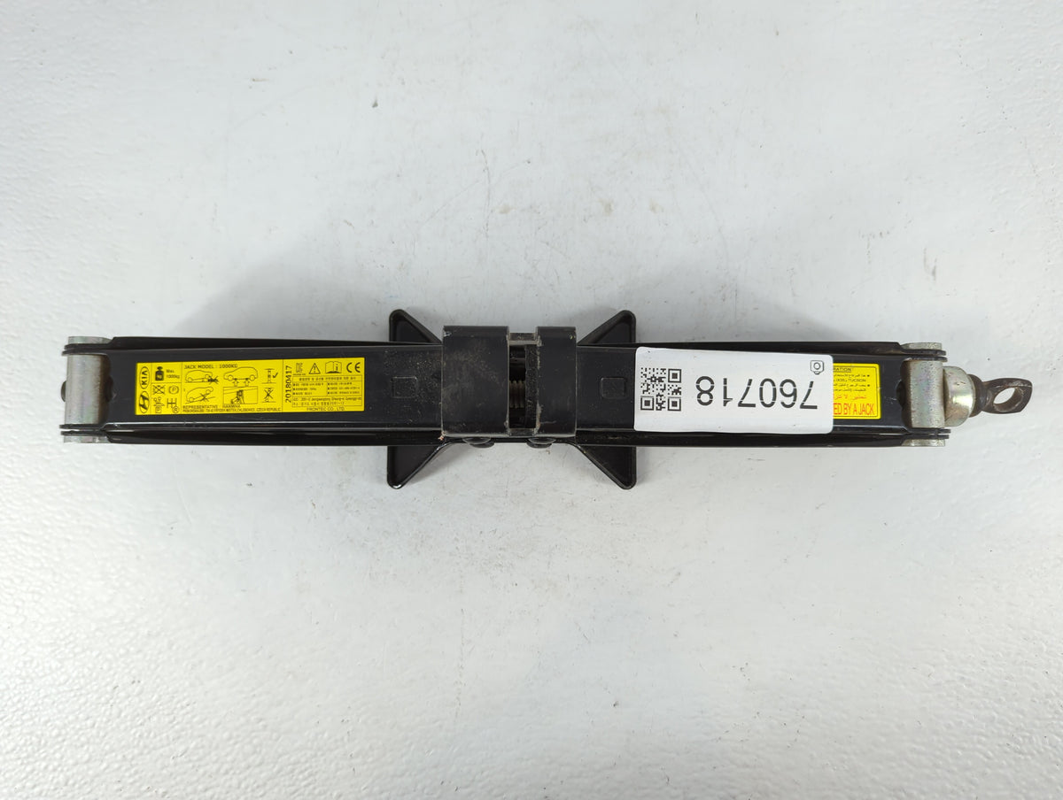 2018 Hyundai Tucson Spare Scissor Car Jack 760718 - Oemusedautoparts1.com