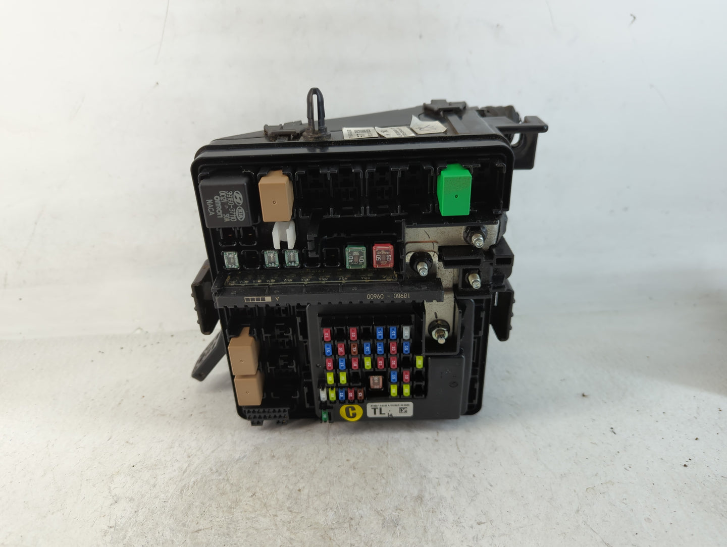 2016-2018 Hyundai Tucson Fusebox Fuse Box Panel Relay Module P/N:N91422-D3132 Fits Fits 2016 2017 2018 OEM Used Auto Parts -