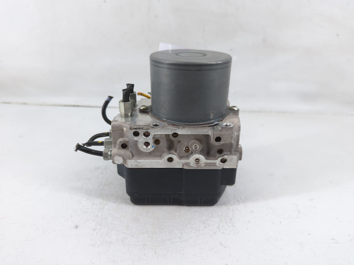 2018 Infiniti Q50 ABS Pump Control Module Replacement P/N:133230-7041 47660 4GU0A Fits OEM Used Auto Parts - Oemusedautopart