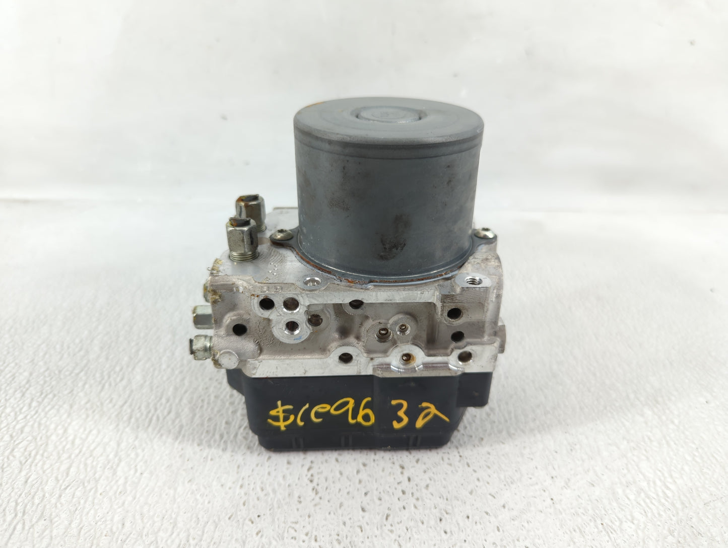 2018 Infiniti Q50 ABS Pump Control Module Replacement P/N:133230-7042 47660 4GU0A Fits OEM Used Auto Parts - Oemusedautopart