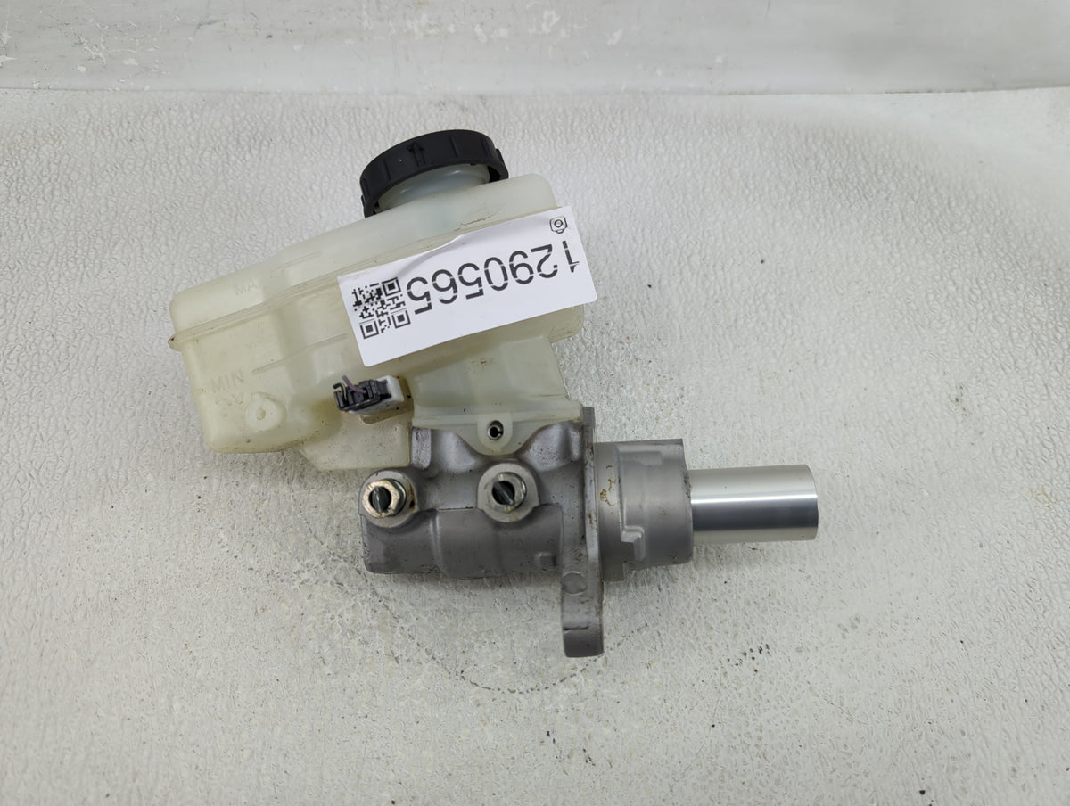 2014-2020 Infiniti Q50 Brake Master Cylinder 1290565 - Oemusedautoparts1.com
