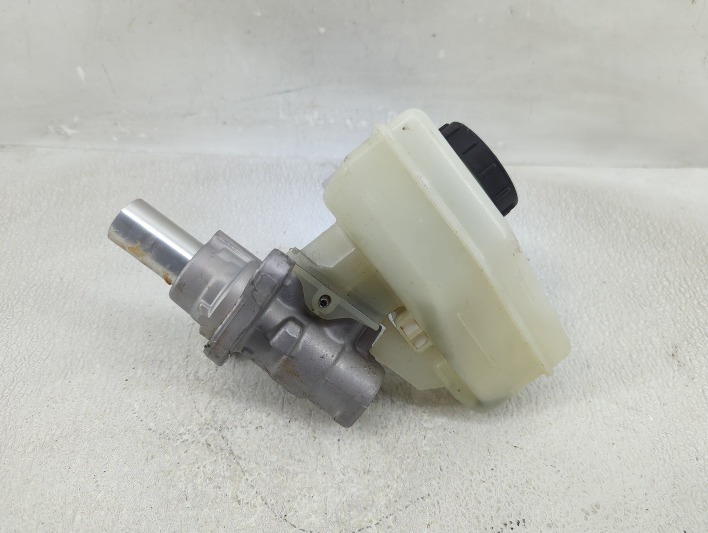 2014-2020 Infiniti Q50 Brake Master Cylinder 1290565 - Oemusedautoparts1.com