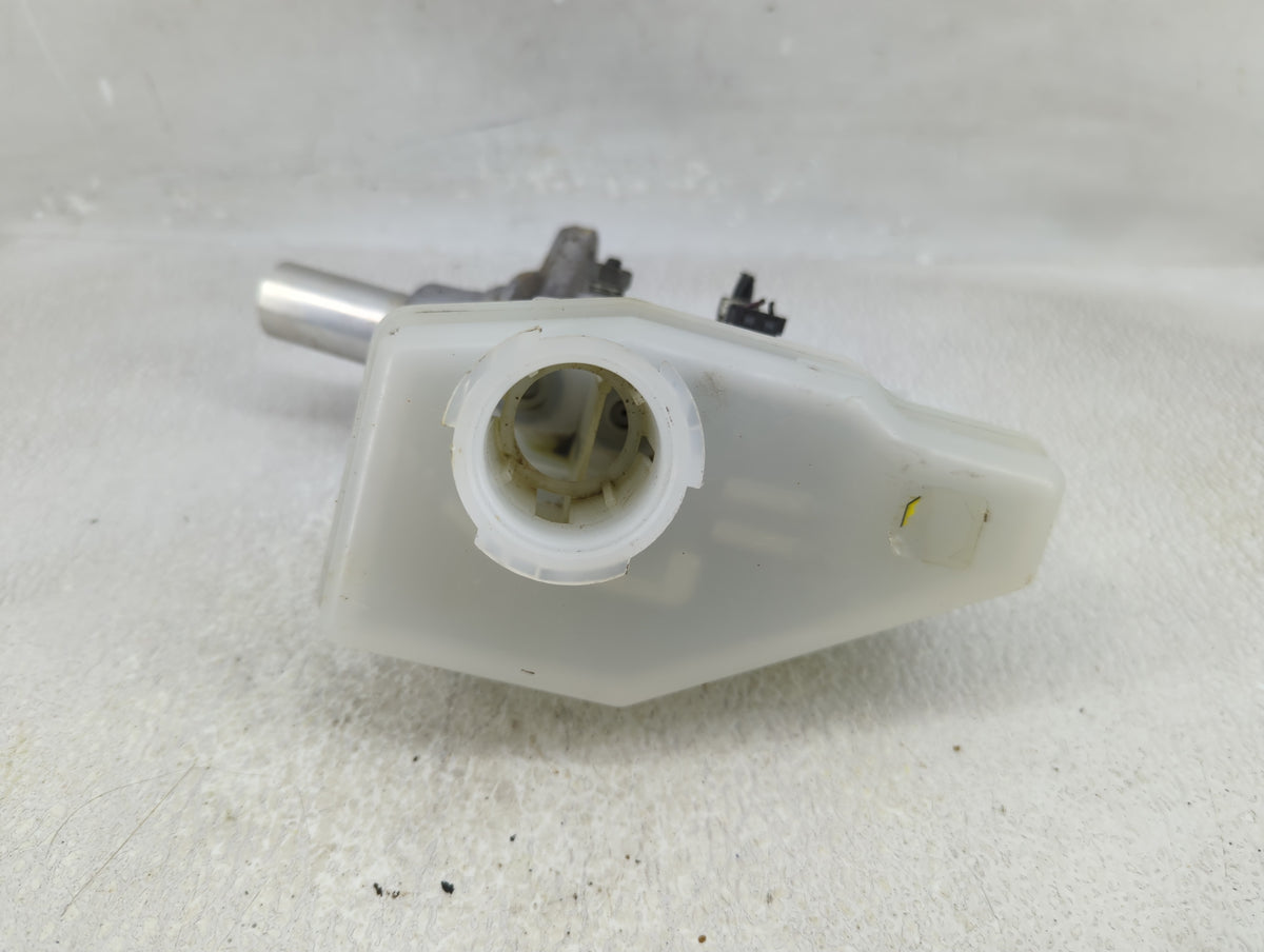 2014-2020 Infiniti Q50 Brake Master Cylinder 1311366 - Oemusedautoparts1.com