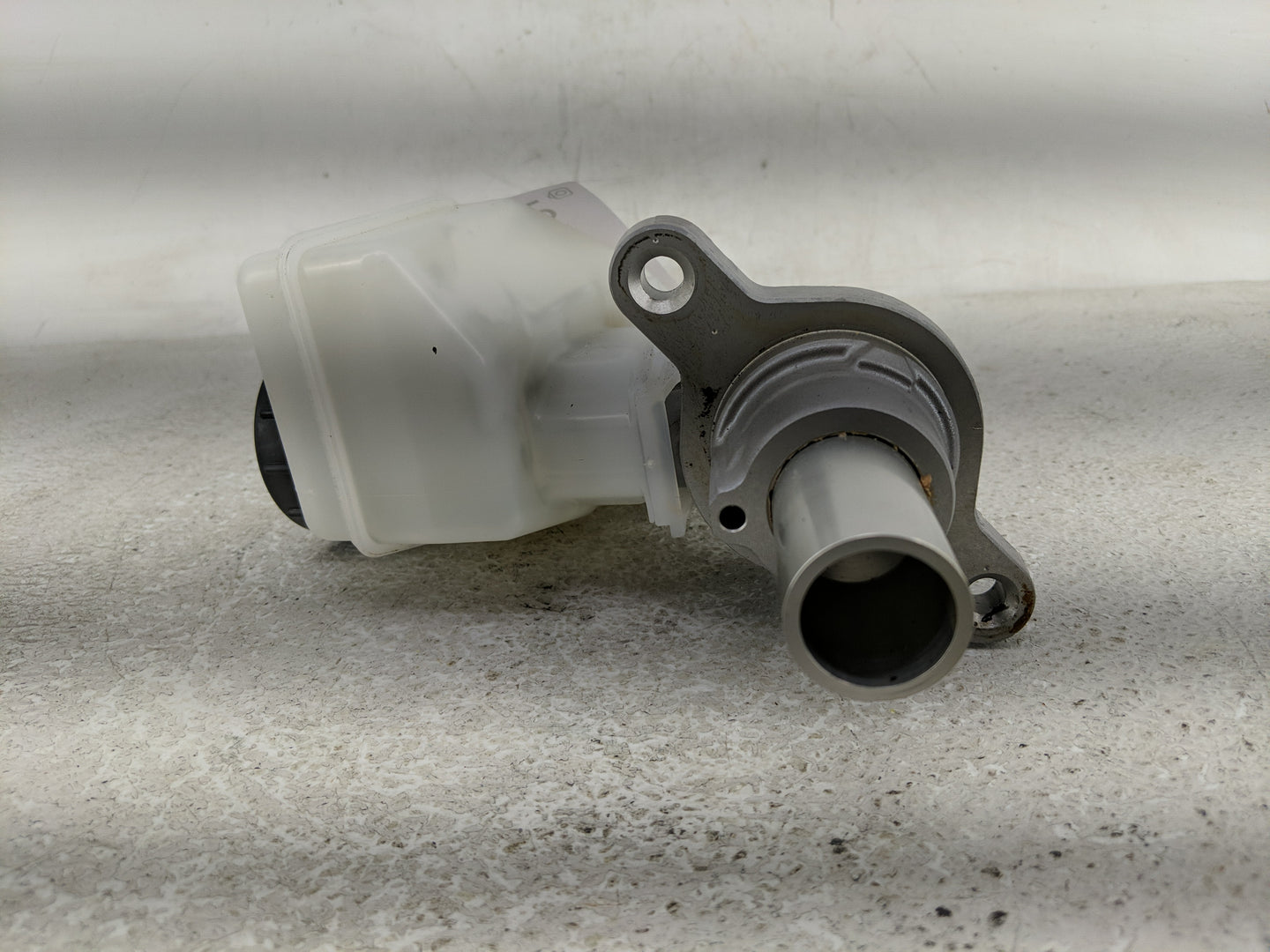 2014-2020 Infiniti Q50 Brake Master Cylinder 1313953 - Oemusedautoparts1.com