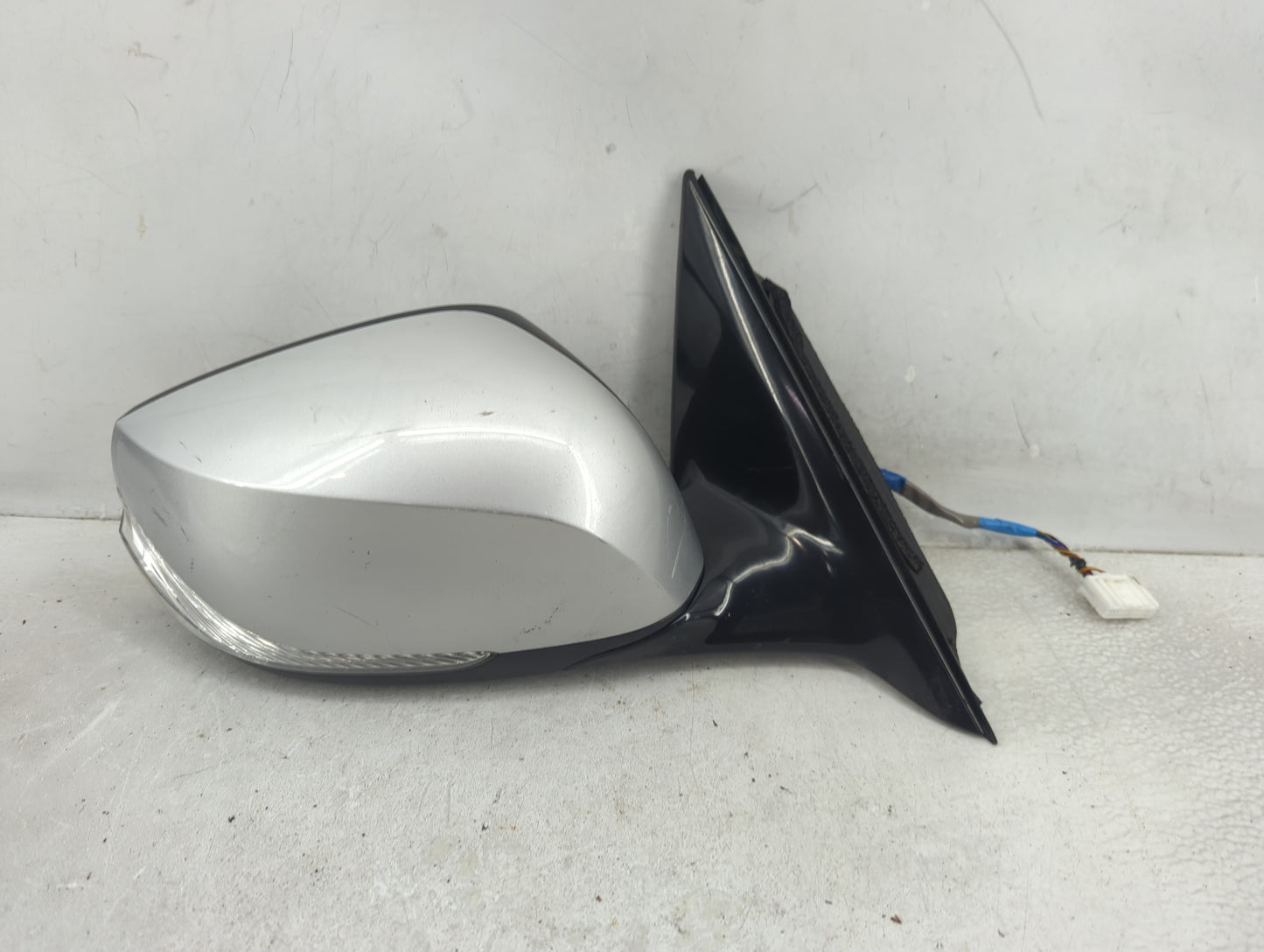 2014-2020 Infiniti Q50 Passenger Side View Mirror - Right Door Mirror OEM Used - Oemusedautoparts1.com