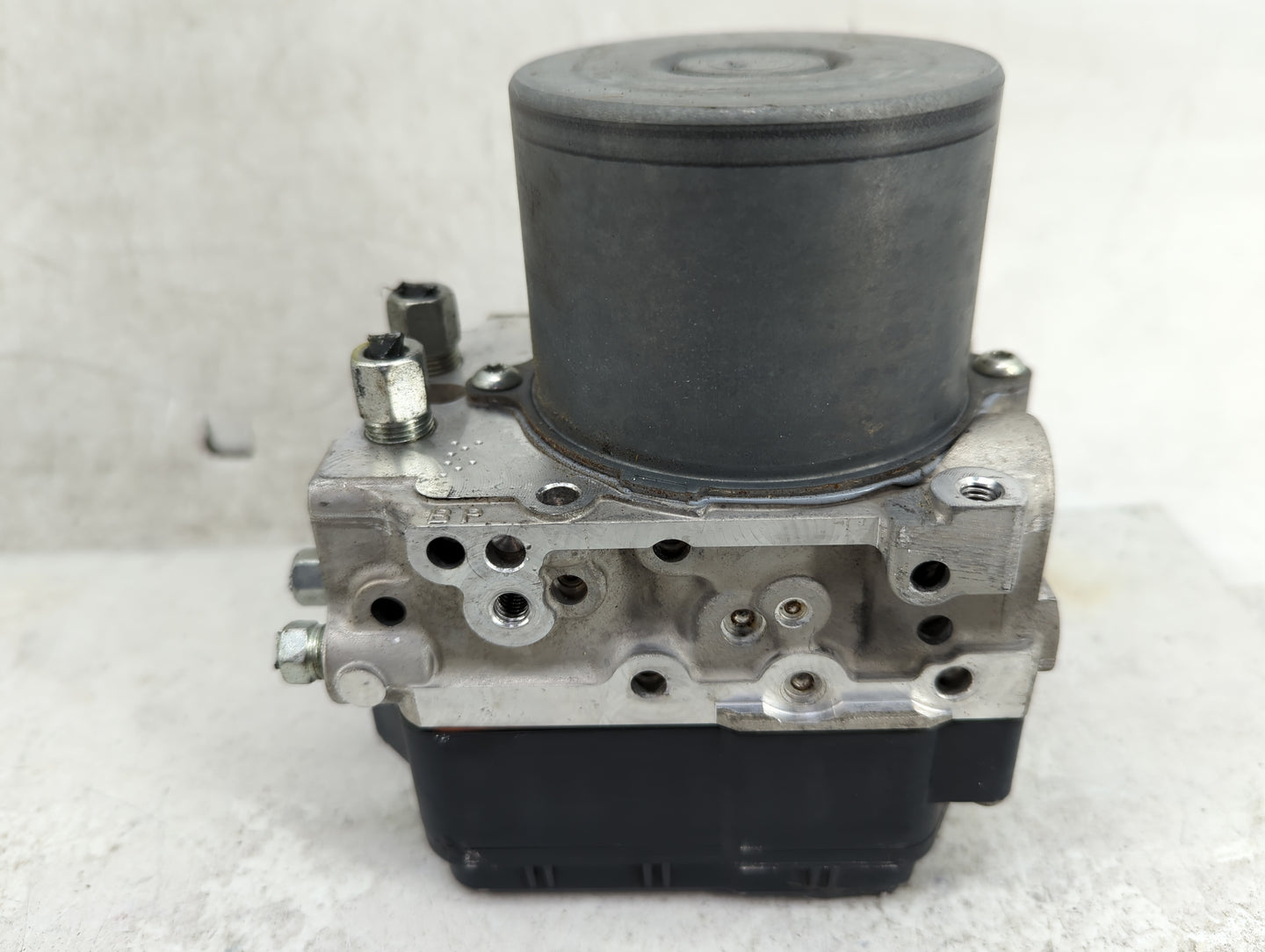 2018 Infiniti Q50 ABS Pump Control Module Replacement P/N:47660 4GV1A Fits OEM Used Auto Parts - Oemusedautoparts1.com
