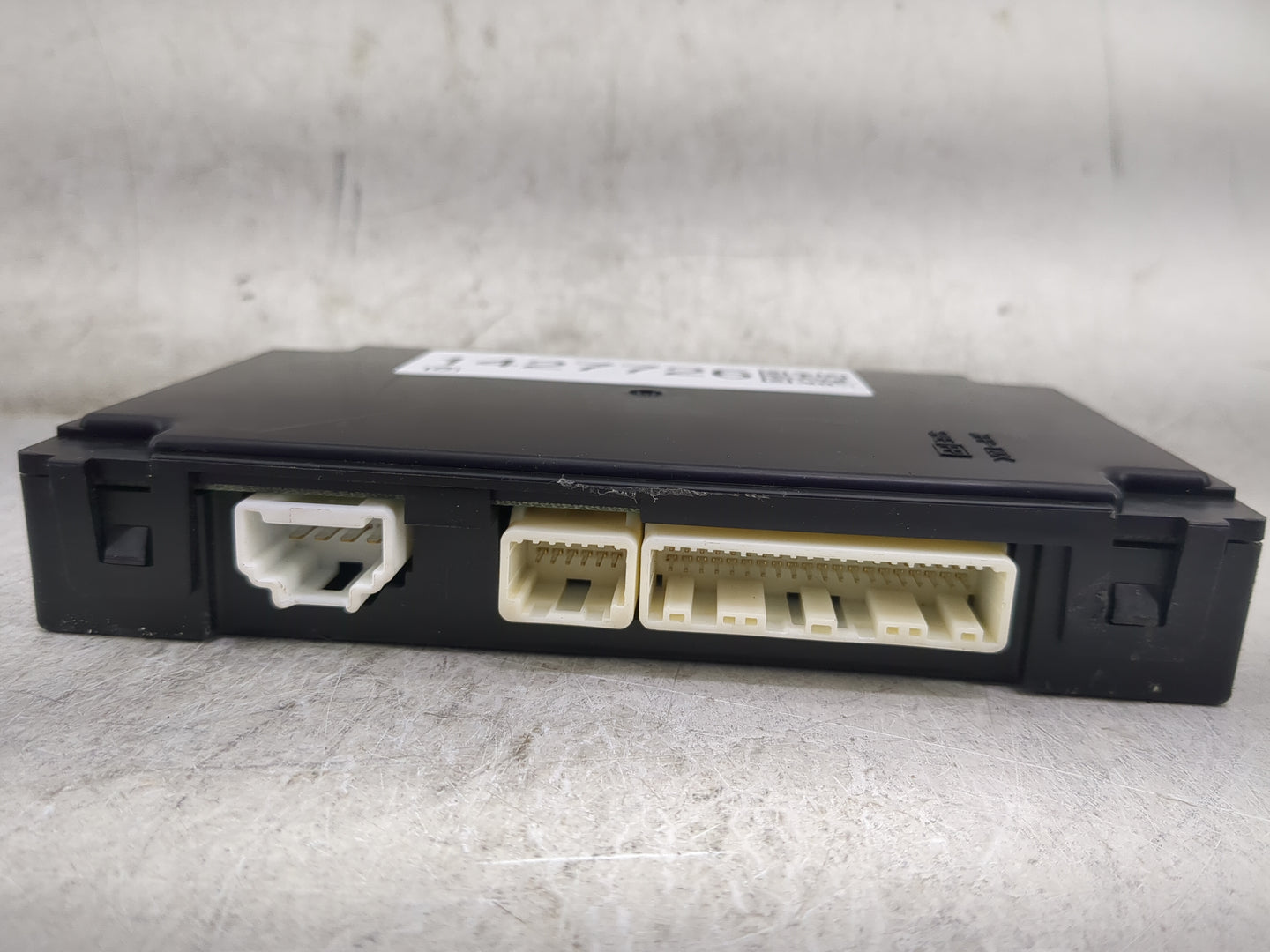 Infiniti Q50 Body Control Module Bcm Inner Cabin Fuse Box 27760 4hf0c - Oemusedautoparts1.com