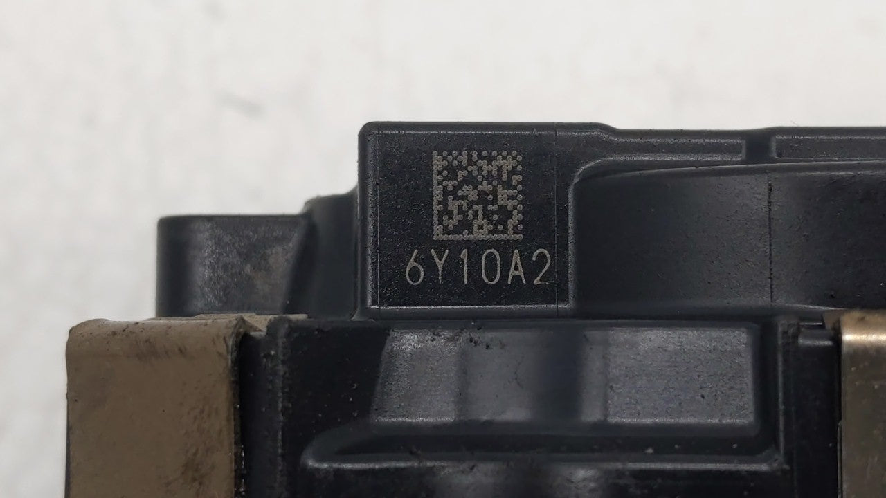 2016-2018 Infiniti Q50 Throttle Body P/N:RME60-52 Fits Fits 2016 2017 2018 OEM Used Auto Parts - Oemusedautoparts1.com