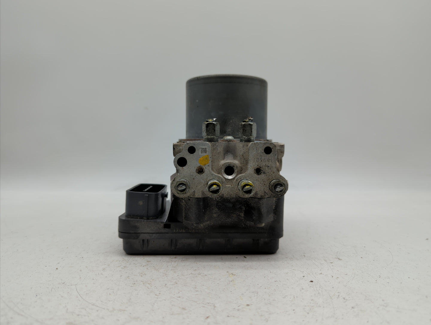 2018 Infiniti Q50 ABS Pump Control Module Replacement P/N:47660 4GU1A 47660 4GU0A Fits OEM Used Auto Parts - Oemusedautopart