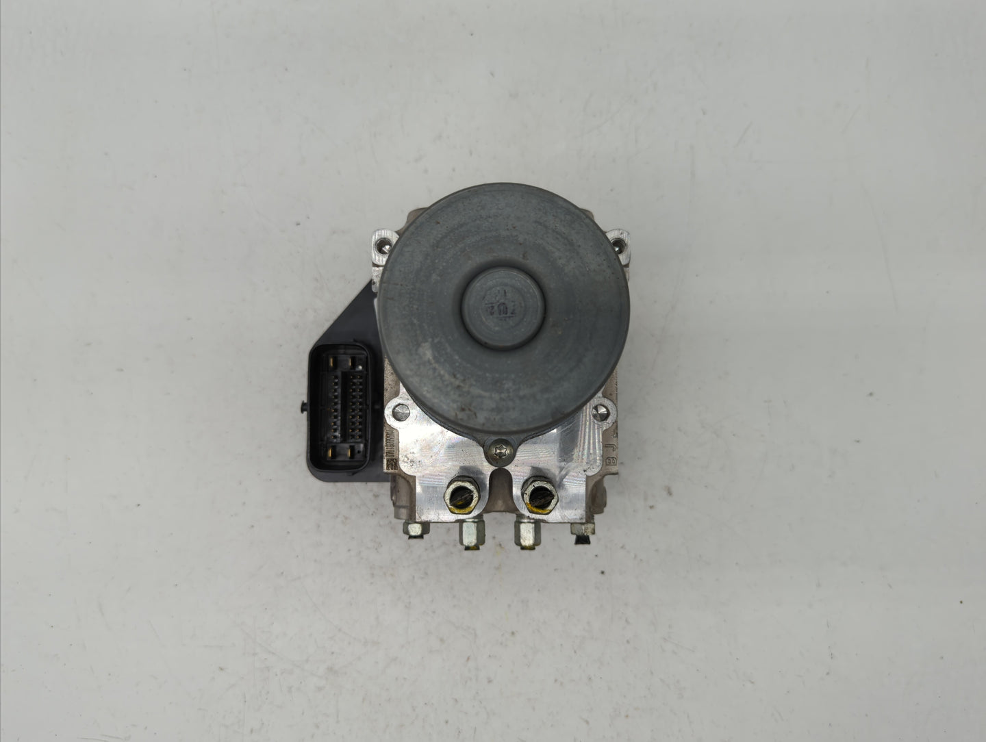2018 Infiniti Q50 ABS Pump Control Module Replacement P/N:47660 4GU1A 47660 4GU0A Fits OEM Used Auto Parts - Oemusedautopart