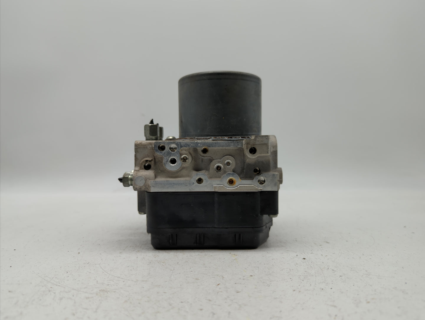 2018 Infiniti Q50 ABS Pump Control Module Replacement P/N:47660 4GU1A 47660 4GU0A Fits OEM Used Auto Parts - Oemusedautopart