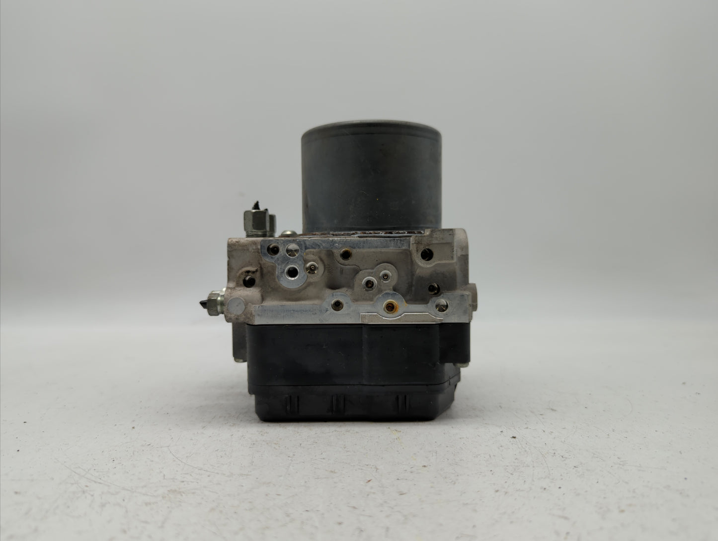 2018 Infiniti Q50 ABS Pump Control Module Replacement P/N:47660 4GU1A 47660 4GU0A Fits OEM Used Auto Parts - Oemusedautopart