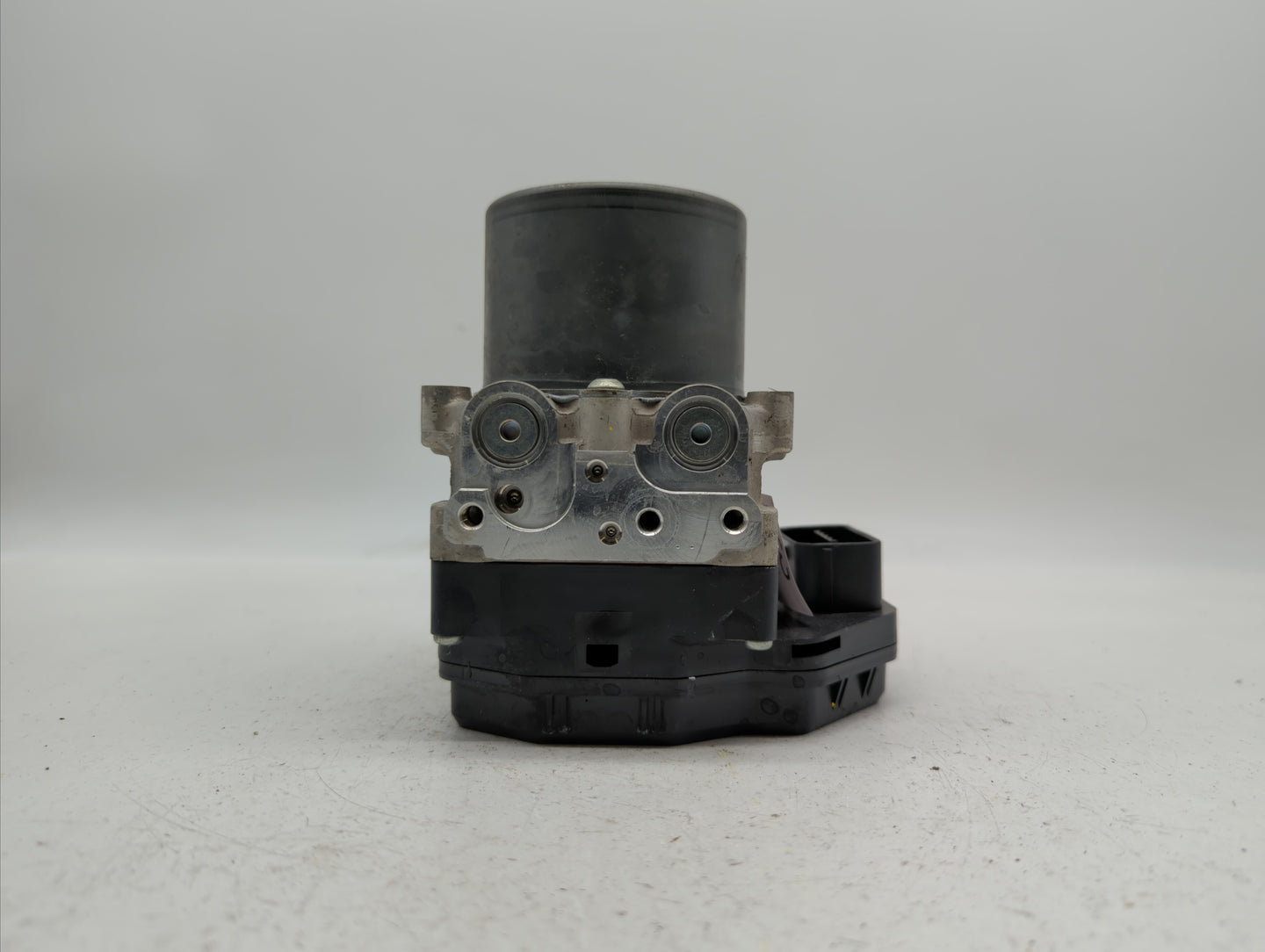 2018 Infiniti Q50 ABS Pump Control Module Replacement P/N:47660 4GU1A 47660 4GU0A Fits OEM Used Auto Parts - Oemusedautopart