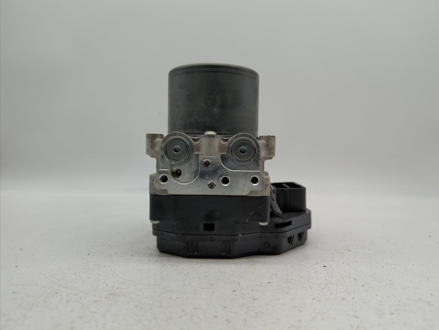 2018 Infiniti Q50 ABS Pump Control Module Replacement P/N:47660 4GU1A 47660 4GU0A Fits OEM Used Auto Parts - Oemusedautopart