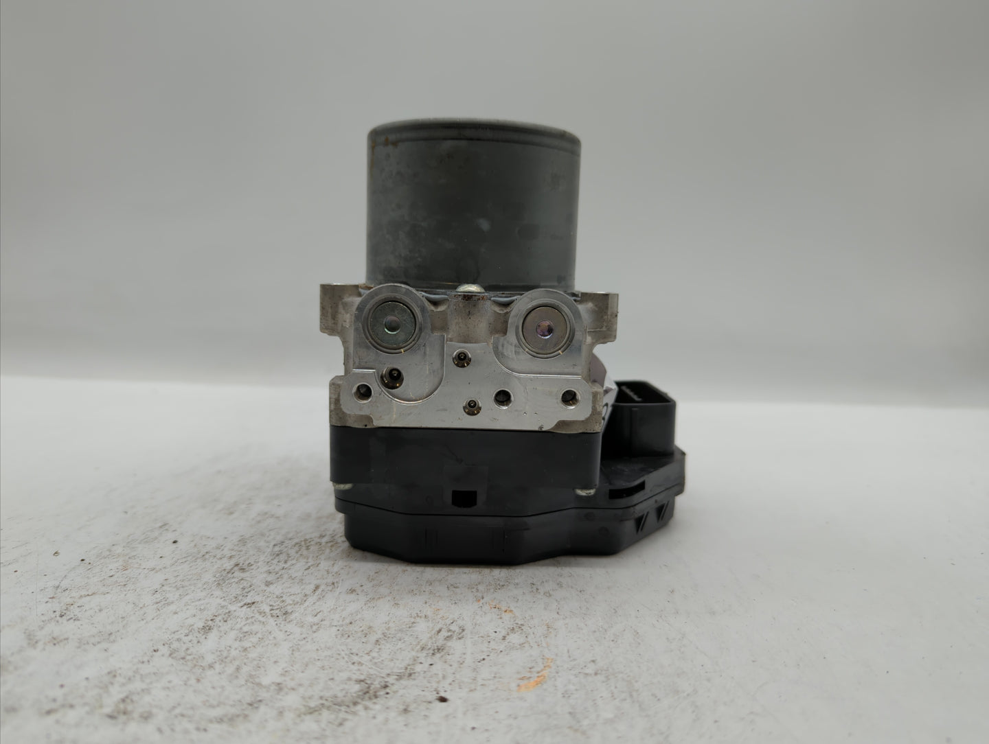 2018 Infiniti Q50 ABS Pump Control Module Replacement P/N:47660 4GU1A 47660 4GU0A Fits OEM Used Auto Parts - Oemusedautopart