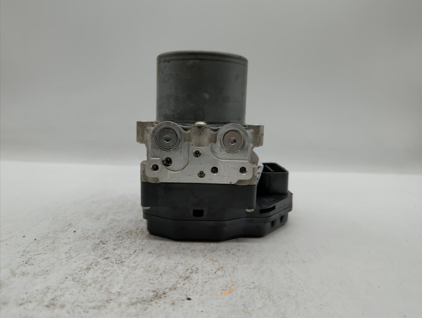 2018 Infiniti Q50 ABS Pump Control Module Replacement P/N:47660 4GU1A 47660 4GU0A Fits OEM Used Auto Parts - Oemusedautopart