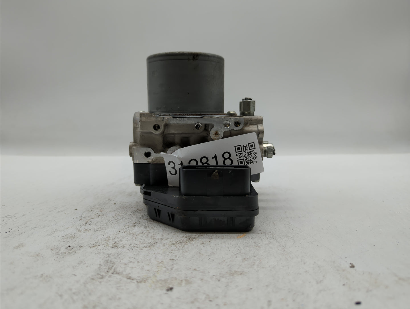 2018 Infiniti Q50 ABS Pump Control Module Replacement P/N:47660 4GU1A 47660 4GU0A Fits OEM Used Auto Parts - Oemusedautopart